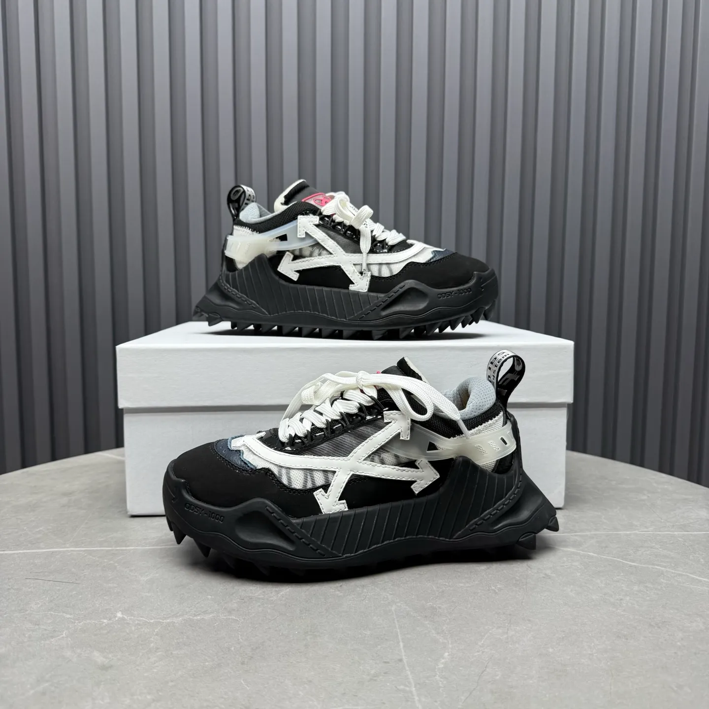 【OFF WHITE】P: 680💰Couple model, Size: Female 35-40; Male 39-44 (customized at 45.46) 2025SS trendy brand OFF WHITE classic popular model, combined outsole, official website original 1:1 developed top-level copy, ️Selected imported high-mercerized matte cowhide splicing breathable mesh ✔️Breathable lining, breathable and comfortable, simple and personalized design, official website rubber outsole.